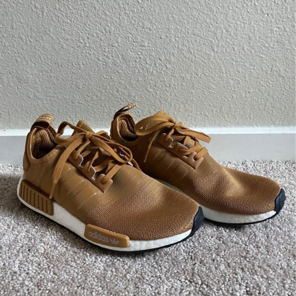 New Never Worn Mens 9 Adidas Sneakers